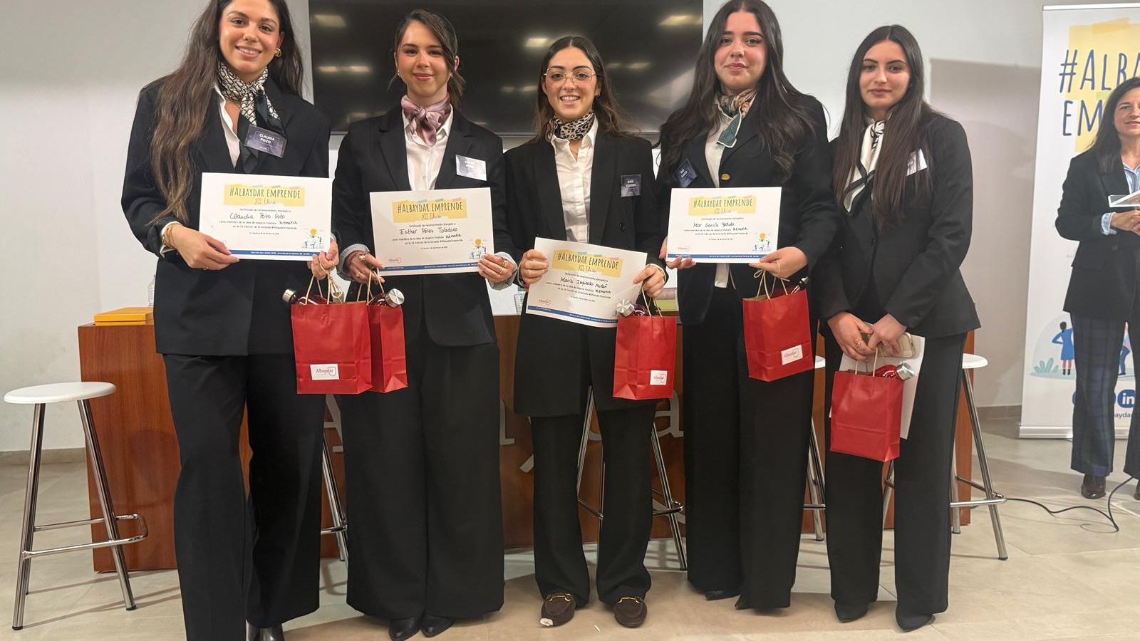 Las ganadoras de la XII edición: Claudia Pozo, Esther Pérez, María Izquierdo, Mar García y Julia Aguilar