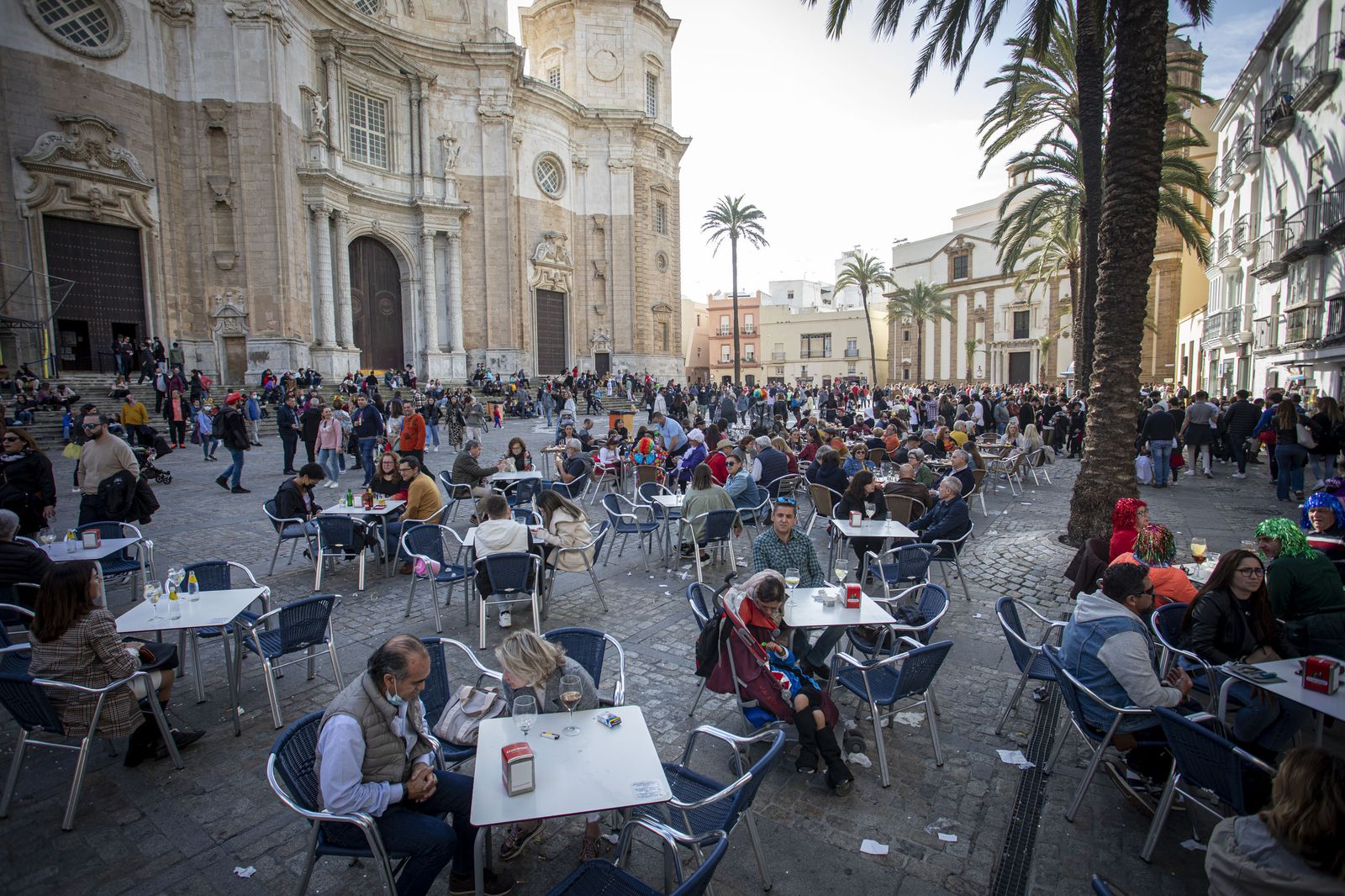Imágenes del domingo de Carnaval ilegal en Cádiz