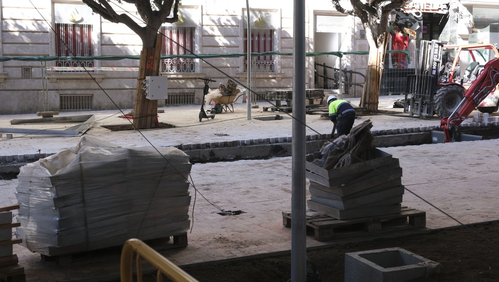 Las imágenes de la modificación de los parterres del Paseo de Almería