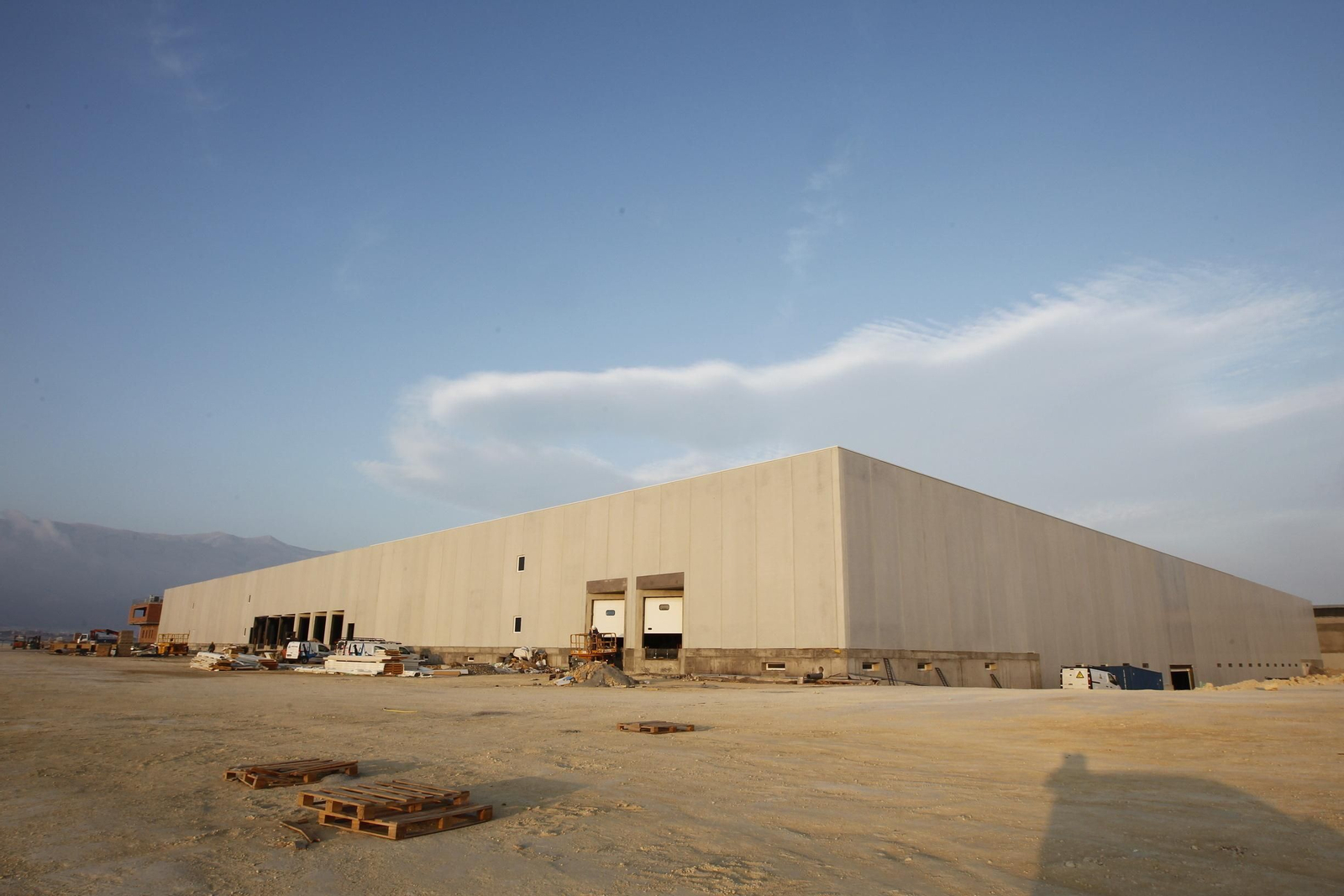 El nuevo coloso de la cooperativa se encuentra en El Ejido, detrás de la cooperativa Suca, aproximadamente a un kilómetro de distancia.