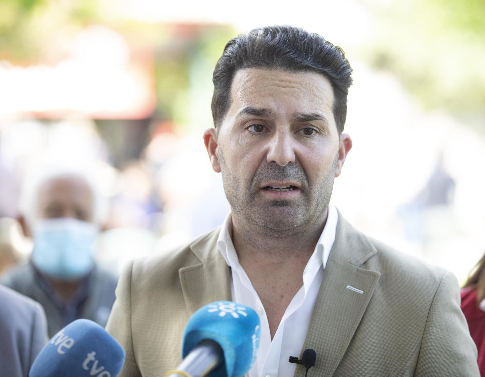 El exalcalde de Maracena, Noel López, habla ante los medios