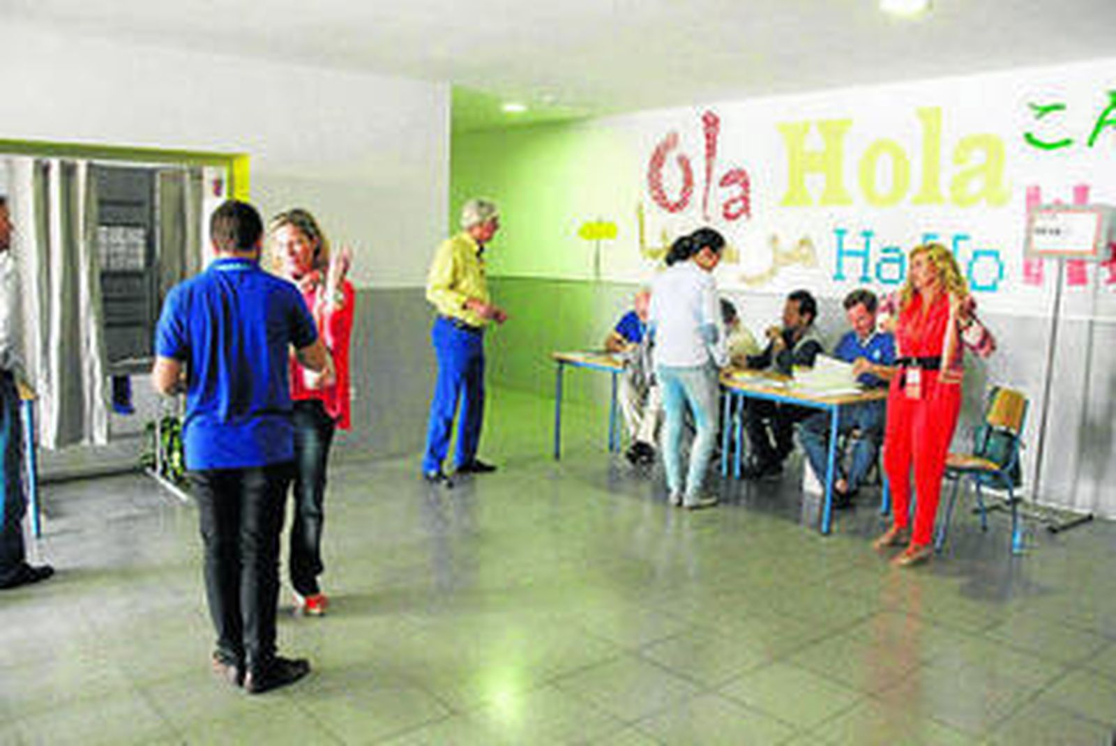 Una imagen del colegio Costa Oeste el día de las elecciones.