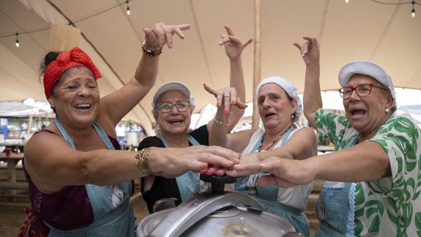 Cocineras jerezanas en el despesques 2022 de Ángel León en Benalup. Cocineras jerezanas en el despesques 2022 de Ángel León en Benalup.