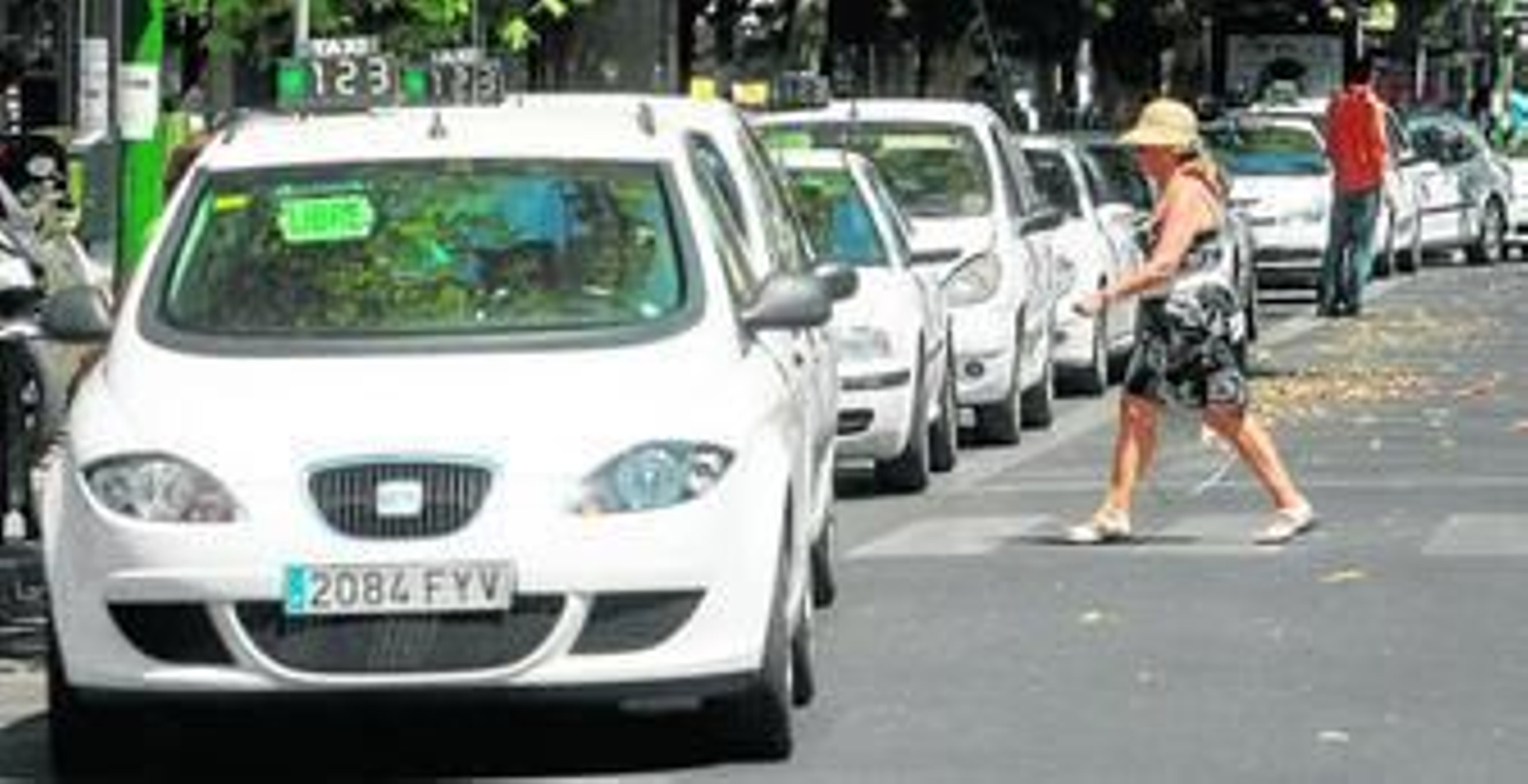 Imagen de archivo de una parada de taxis en la capital.