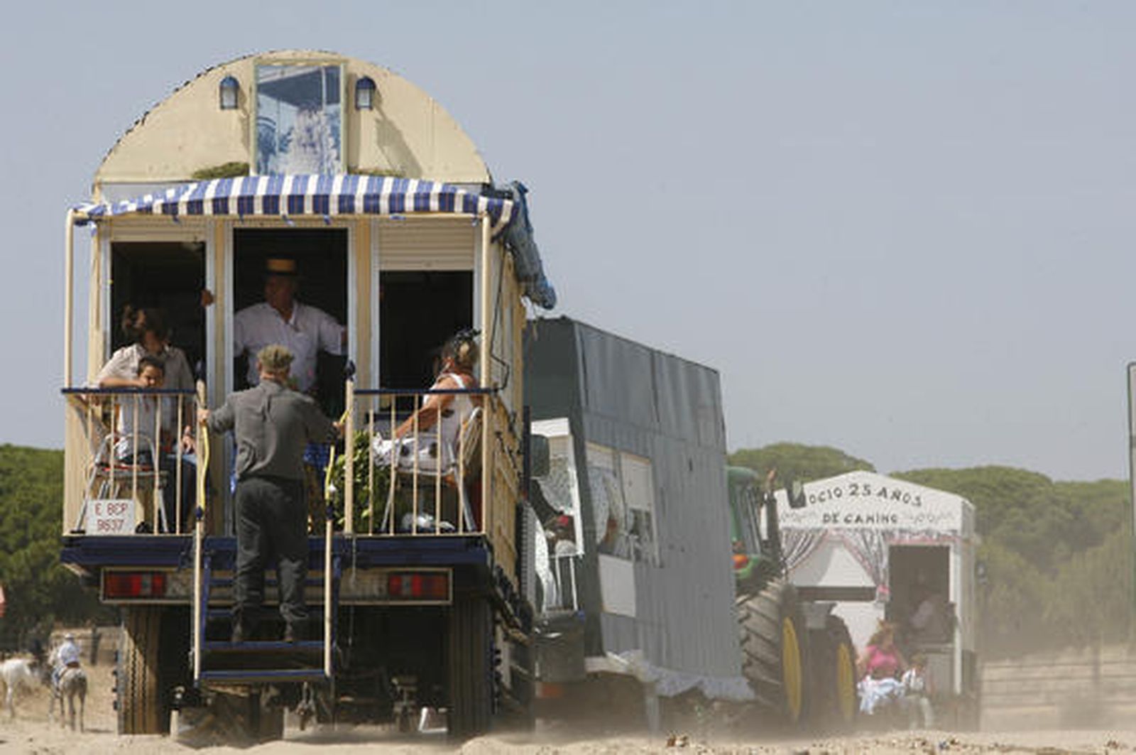 La hermandad de El Puerto cruza Bajo de Guía. 

Foto: Borja Benjumeda