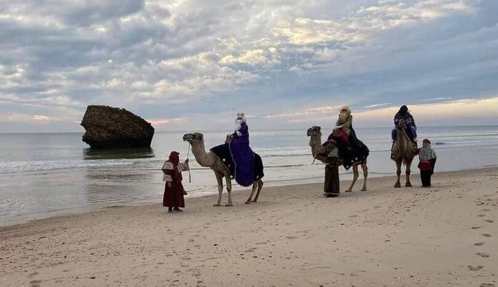 Los Reyes Magos volverán a llegar a Matalascañas en camello | Foto Julián Pérez