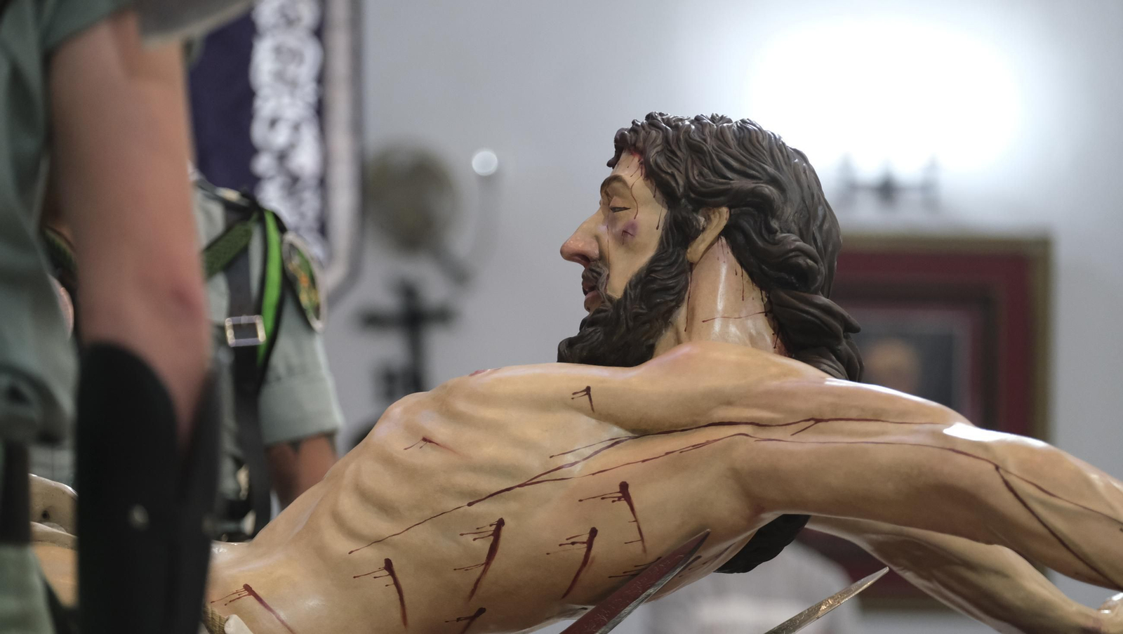 La Legión custodia el Cristo de la Buena Muerte en la Semana Santa de El Parador 2025