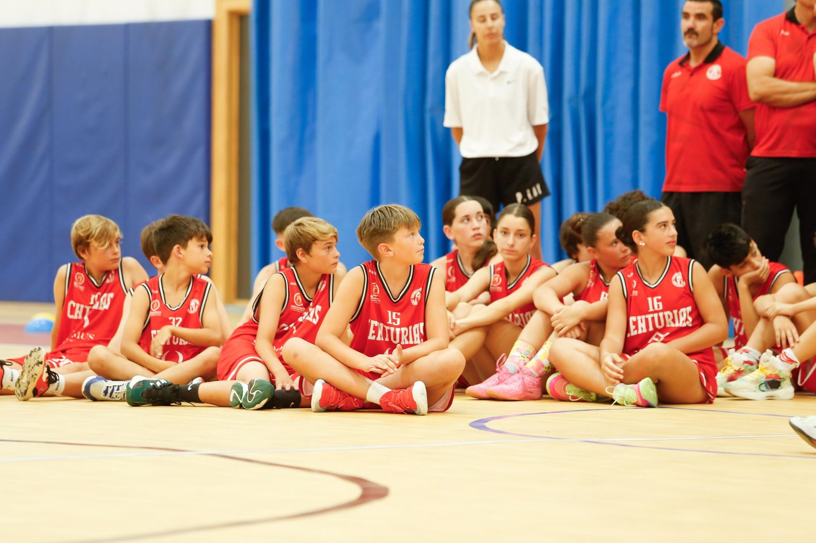 Fotos del encuentro de Pau Gasol con niños en el pabellón de San Roque
