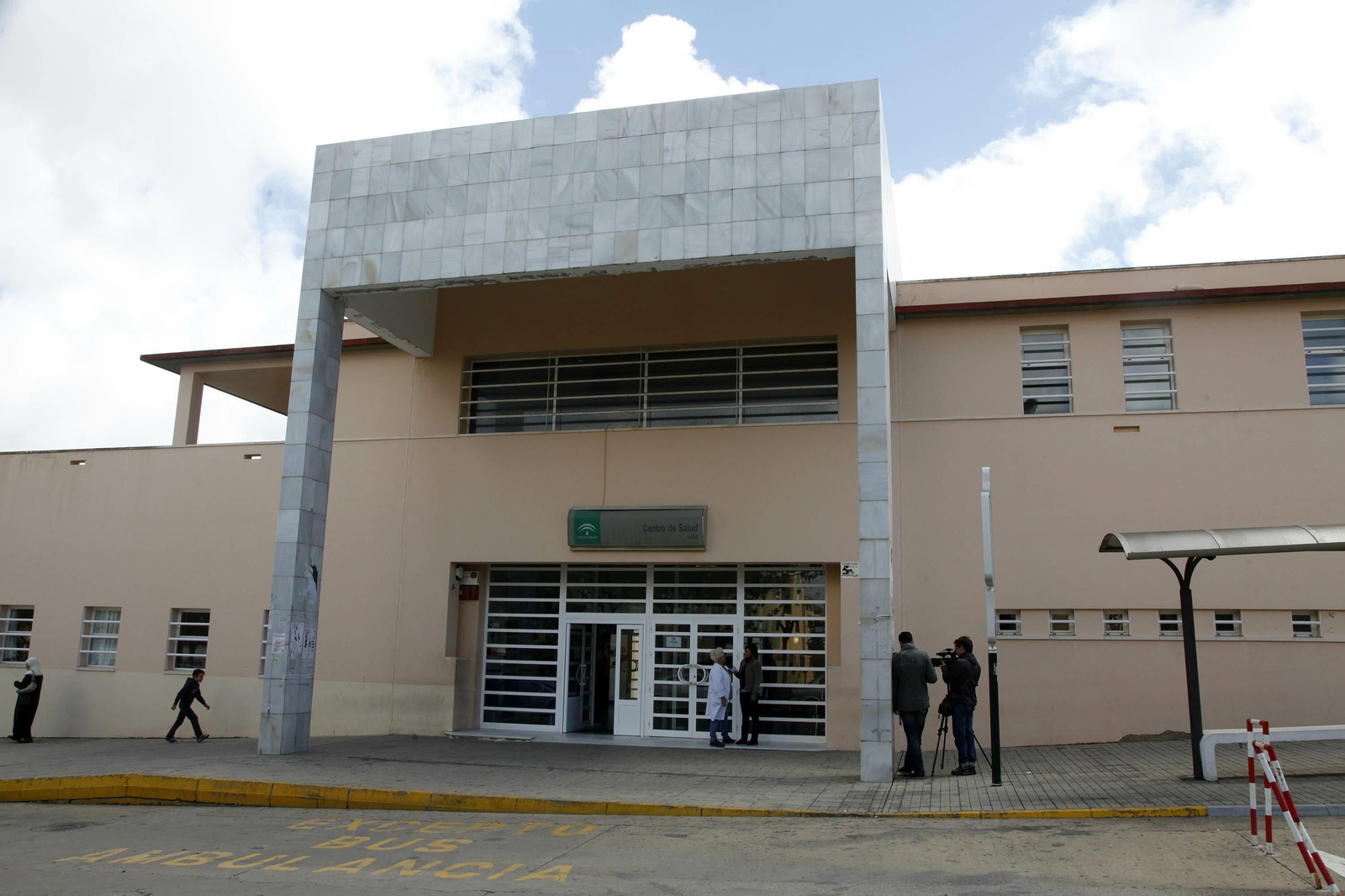 Fachada del centro de salud de Lepe.