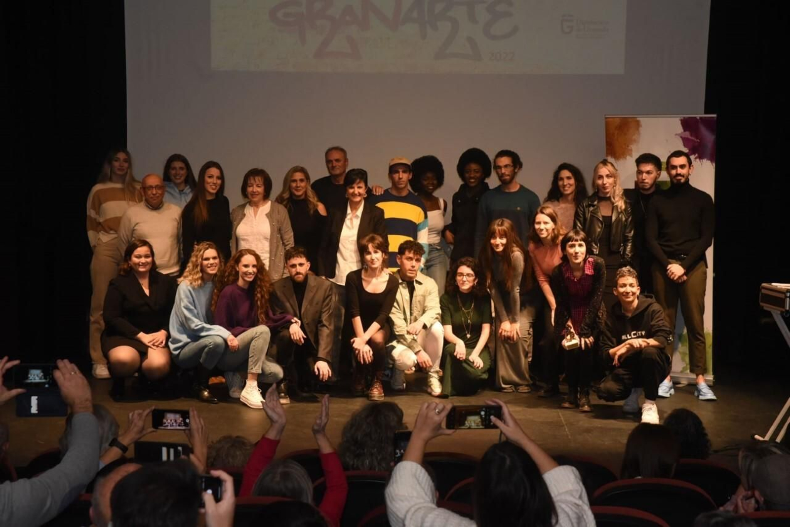 Foto de familia de los premiados.