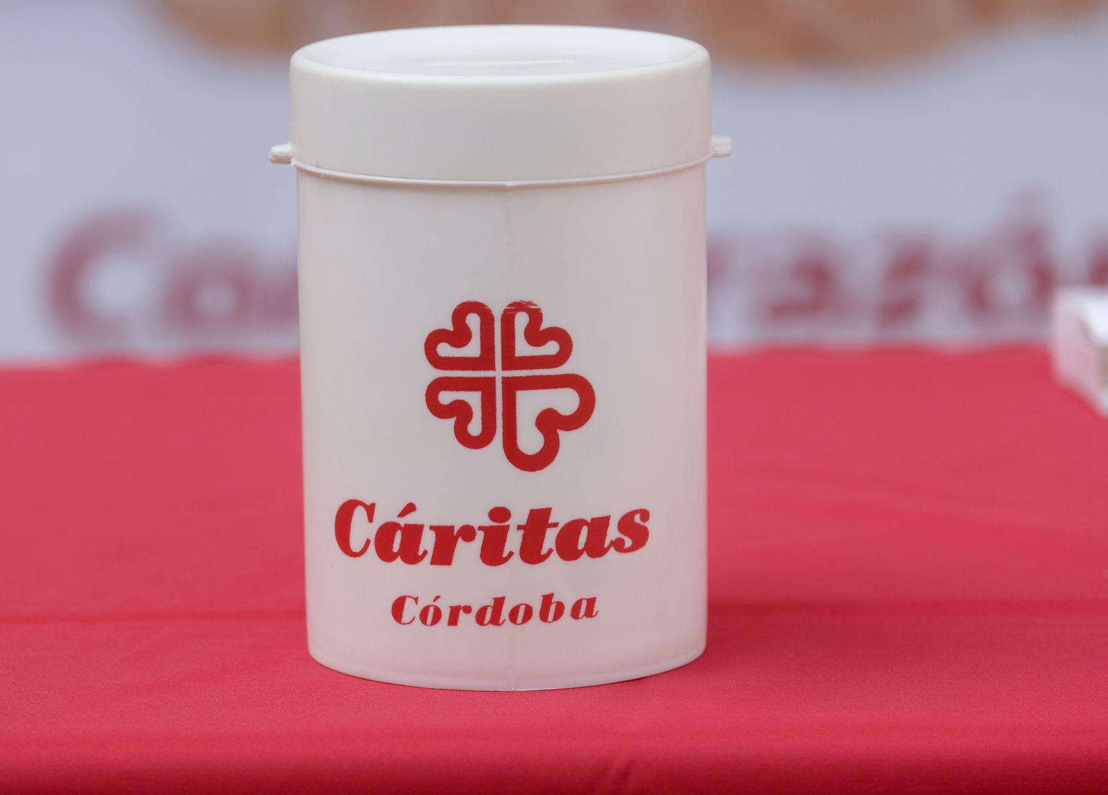 Una hucha de Cáritas.