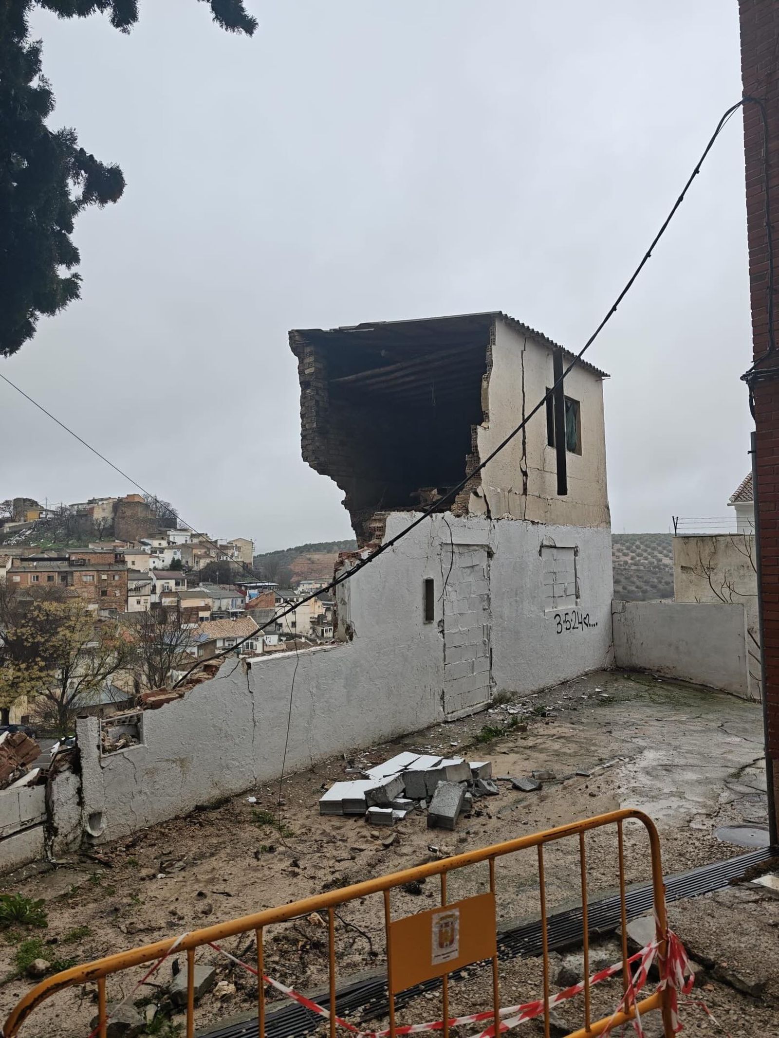 Vivienda derrumbada en Iznalloz