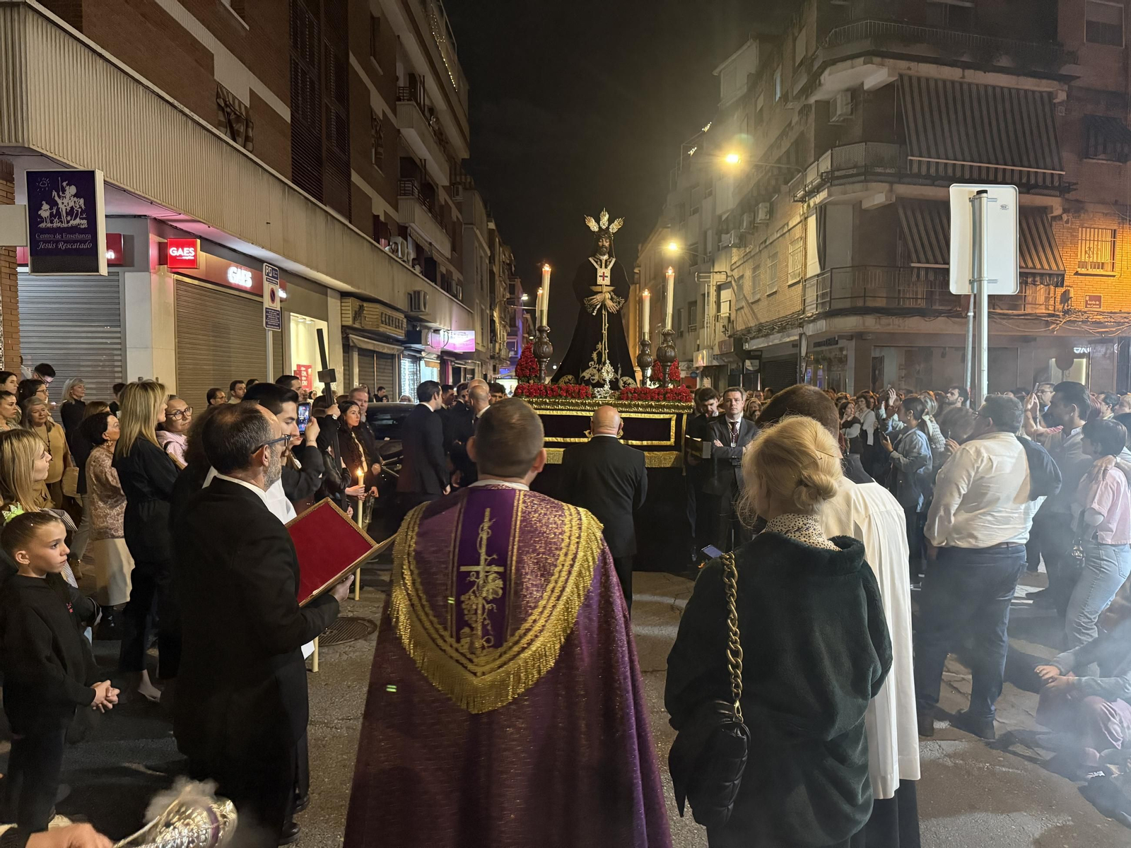 Las mejores fotos de un Viernes de Dolores de vía crucis como prólogo de la Semana Santa de Córdoba