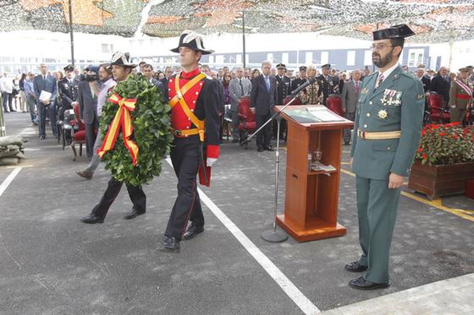 La Comandancia de la Guardia Civil de Cádiz celebra la festividad de su Patrona, la Virgen del Pilar.

Foto: Jesus Marin