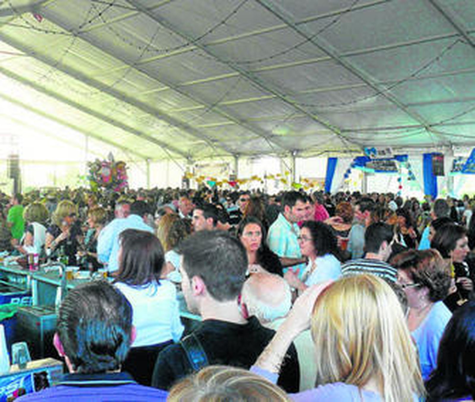 Los cofrades trabajan de forma altruista durante meses para recaudar el máximo dinero para la Semana Santa.