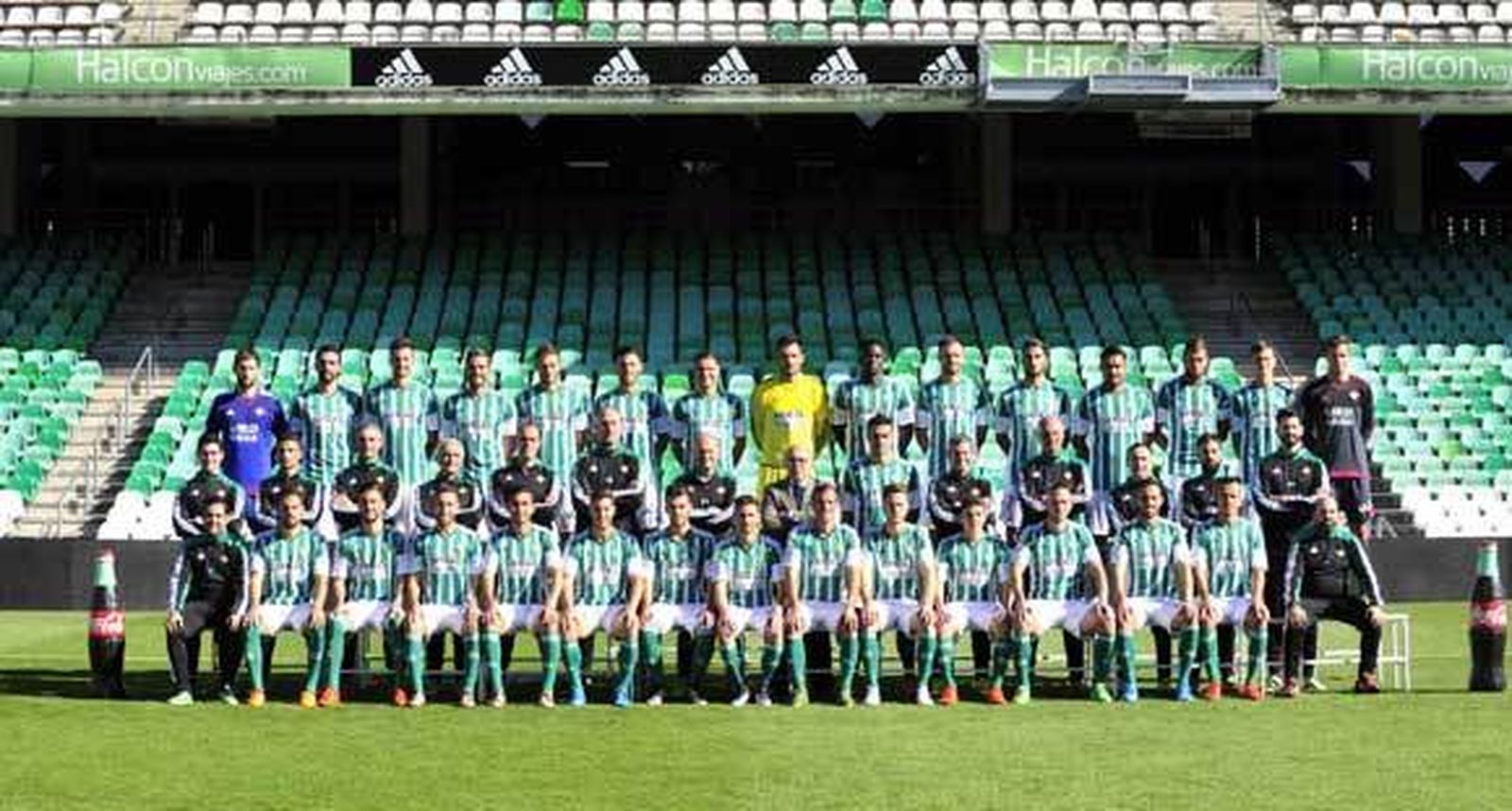 El Betis reanuda en la temporada 2015-16 la protocolaria foto de la plantilla