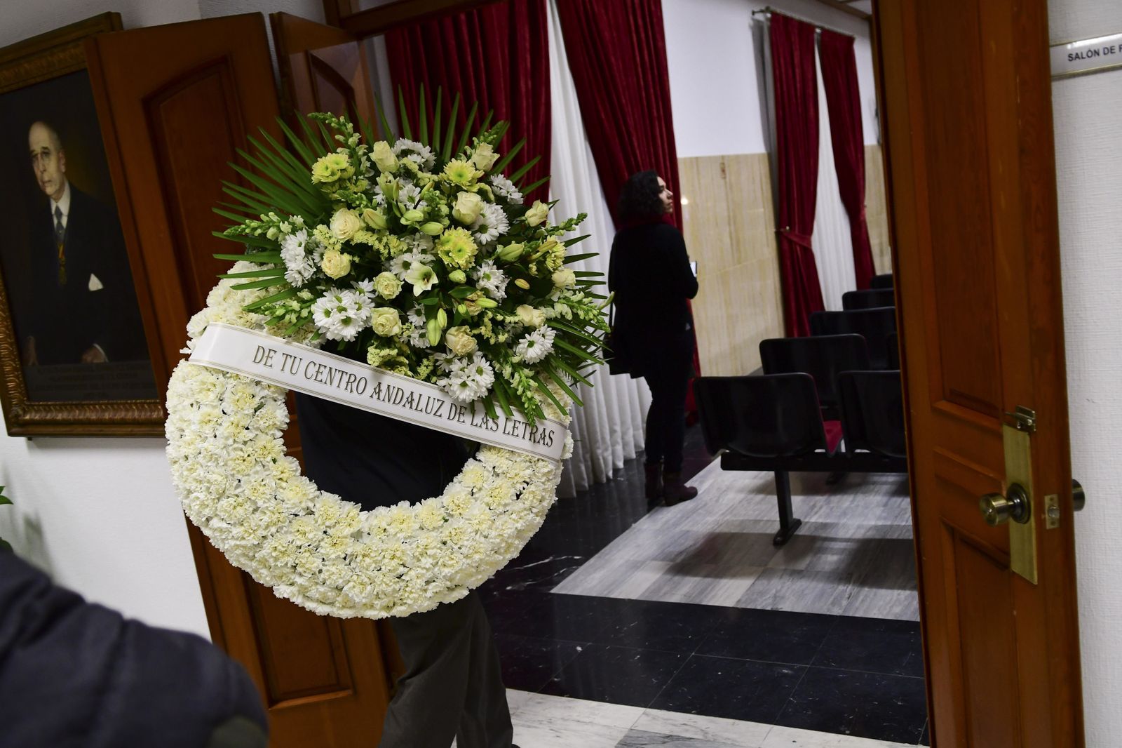 Las imágenes de la capilla ardiente de Pablo García Baena