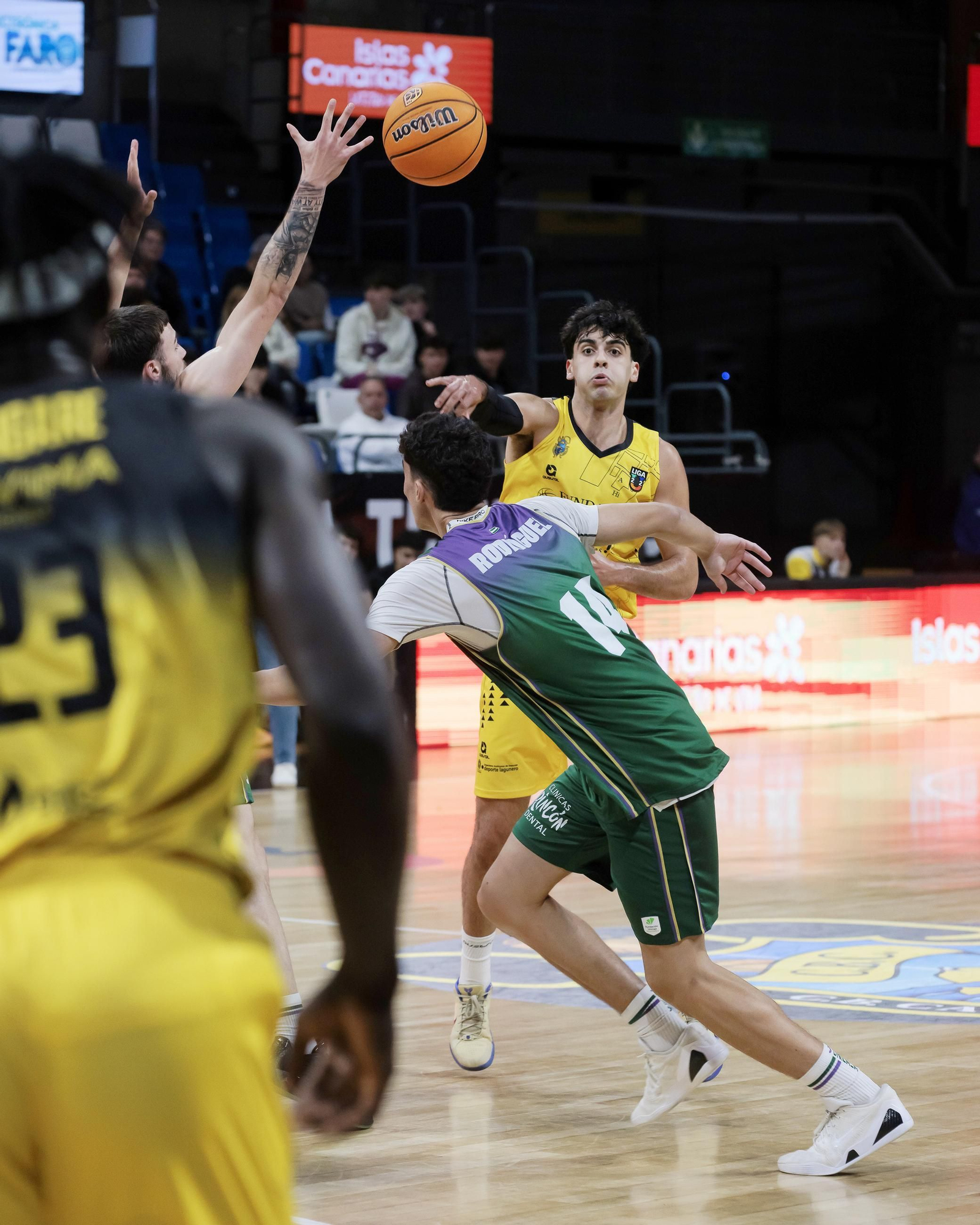 El Unicaja Alhaurín de la Torre conquista La Laguna (66-69)