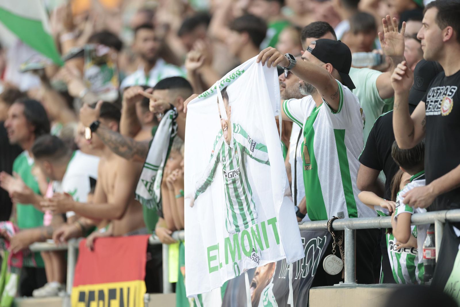 Búscate en las fotos del Betis - Athletic Club