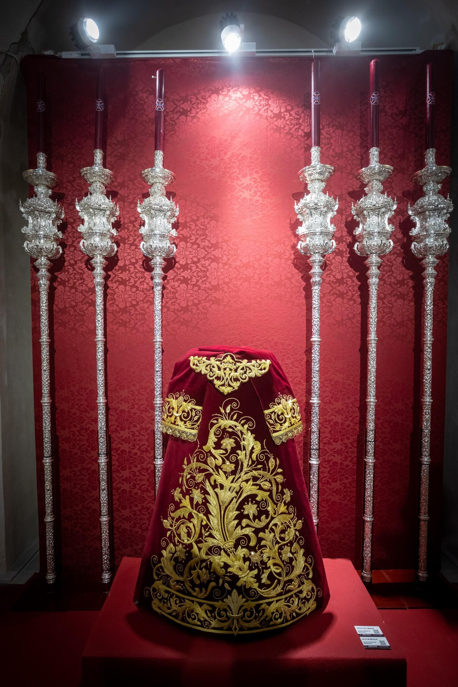 Las imágenes de la exposición Opera Nova, estrenos de las hermandades de San Fernando