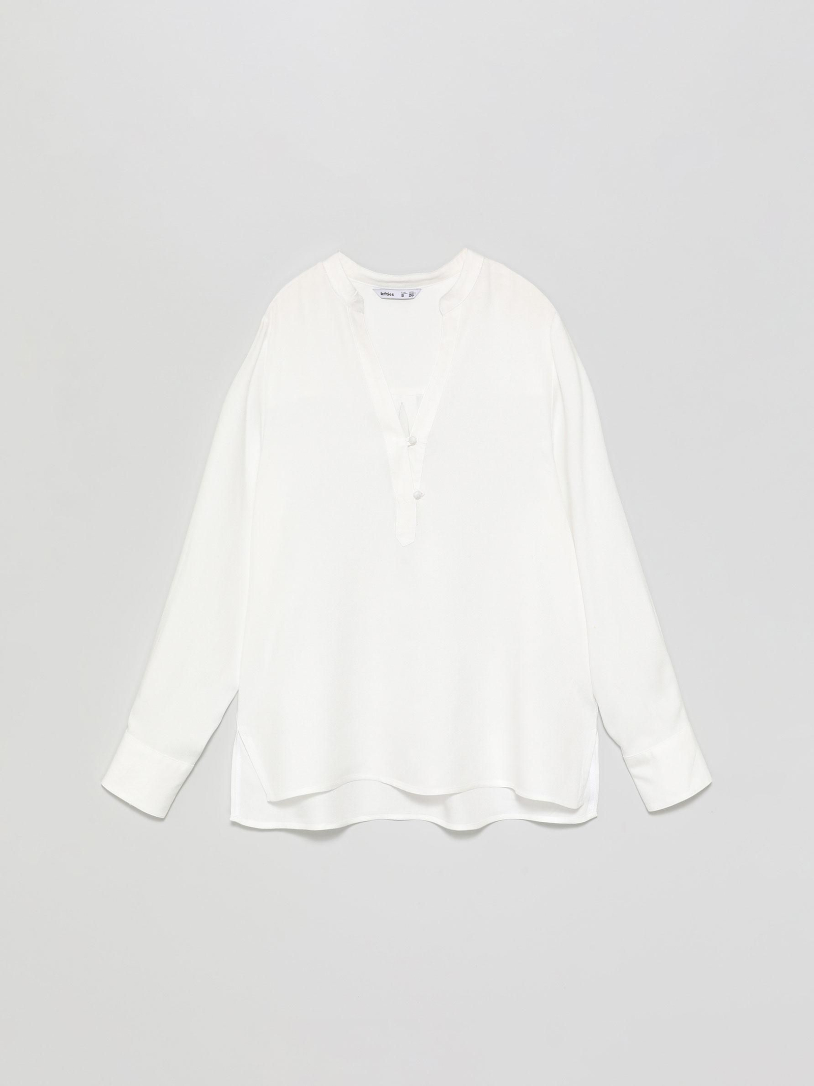 Camisa blanca sin cuellos de Lefties.