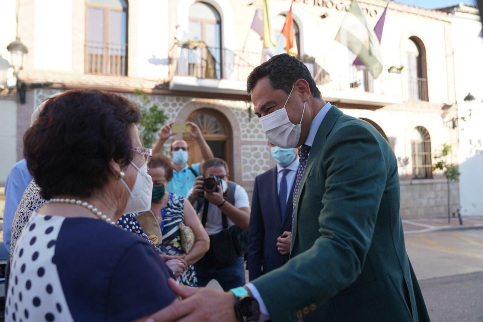 Visita del presidente de la Junta a Riogordo.