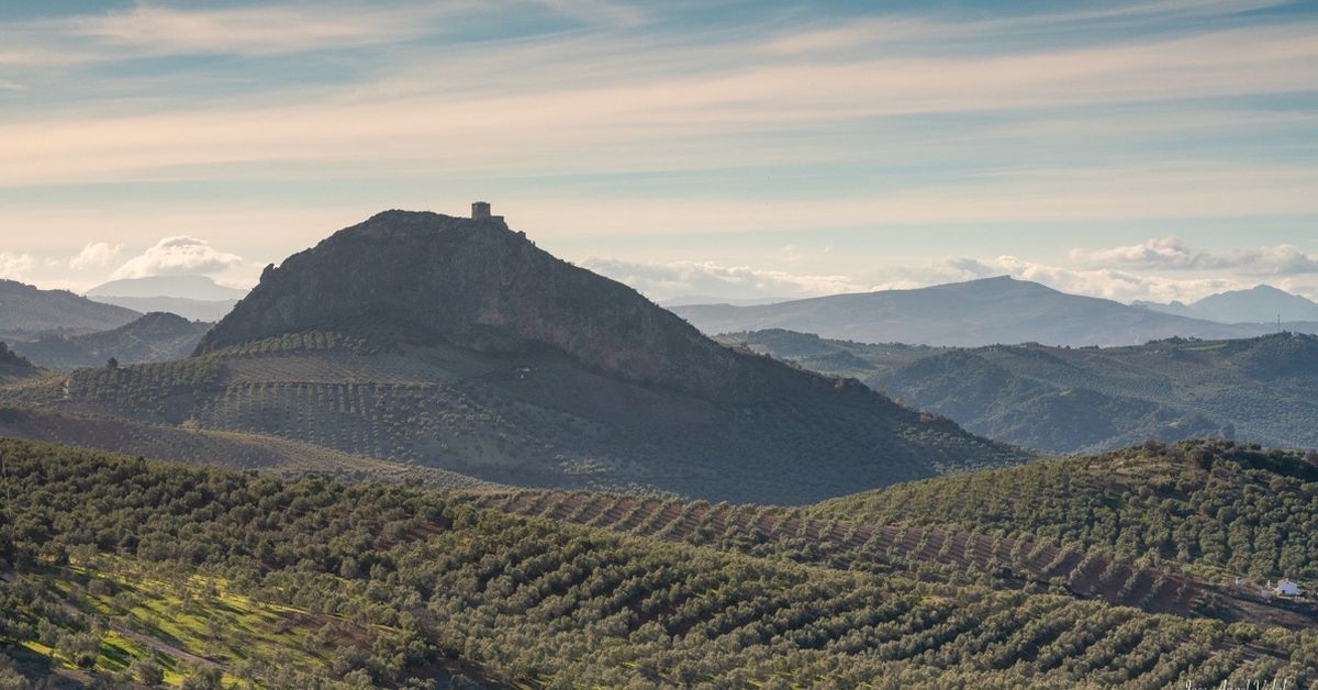 El castillo a una hora de Sevilla que se levantó en la Edad Media y al que se accede por una divertida vía ferrata