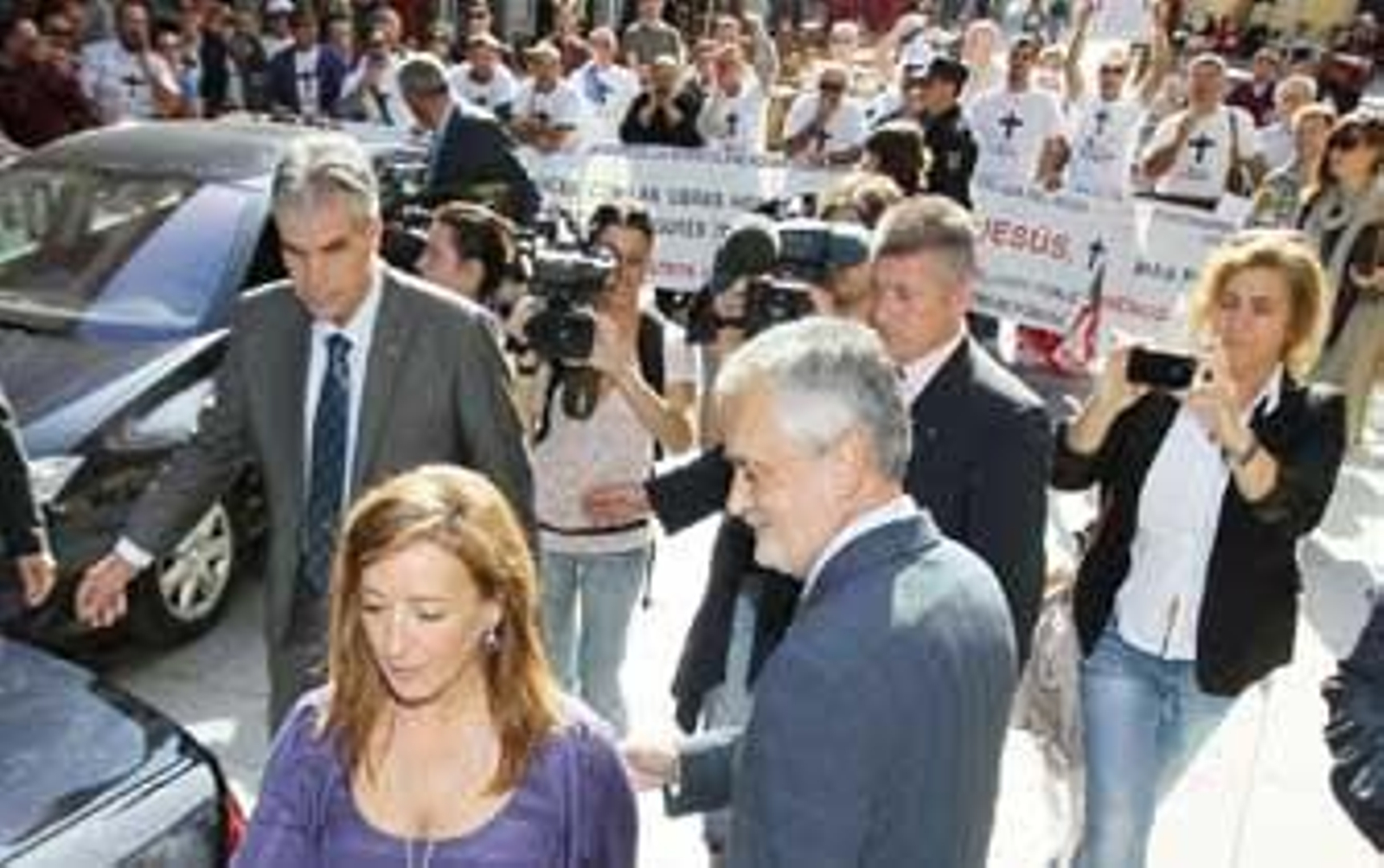 Griñán ofrece "apoyo" a Sánchez en su primera visita al Consistorio