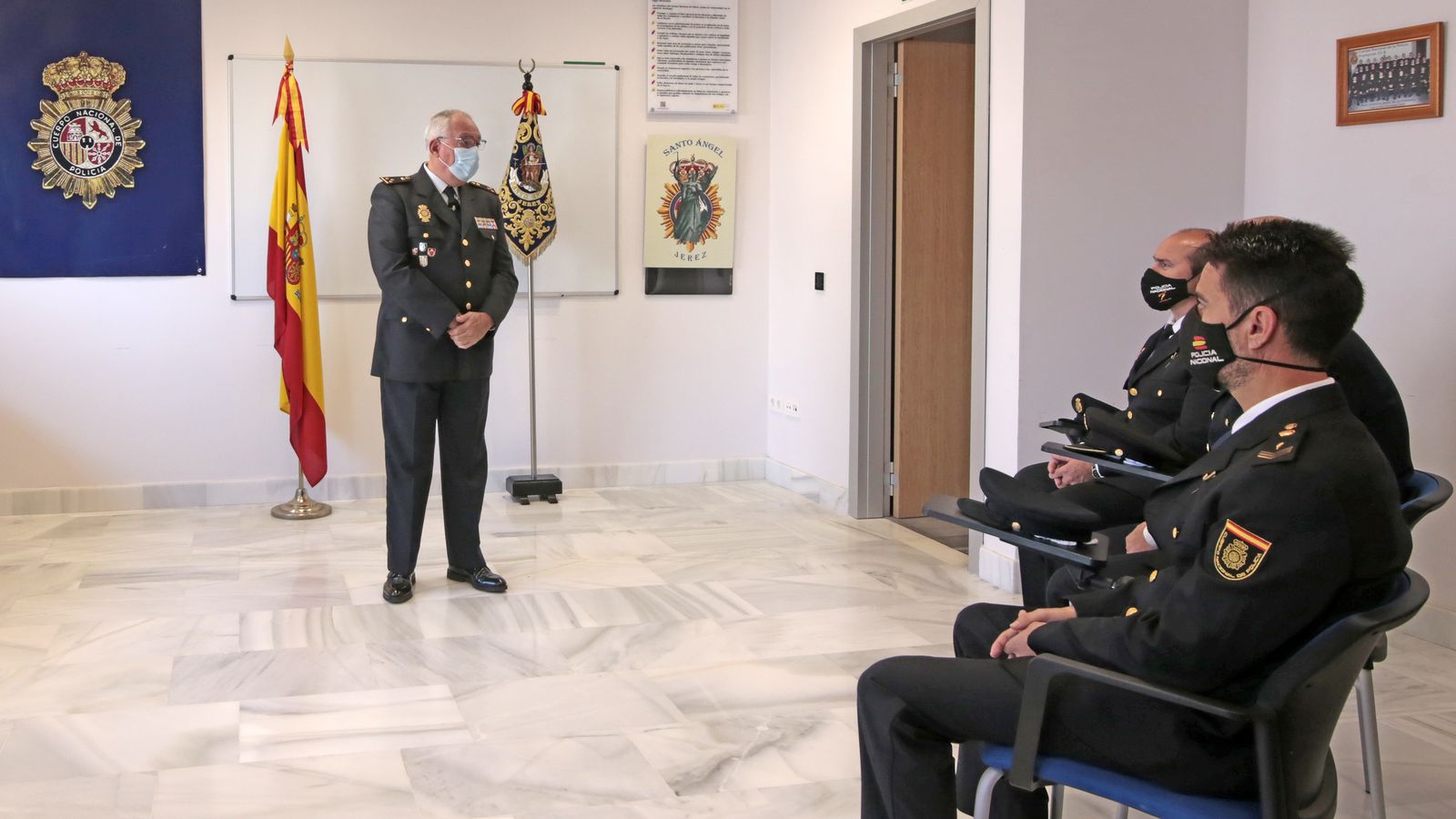 Medallas de Santo Angel en la comisaria de Jerez