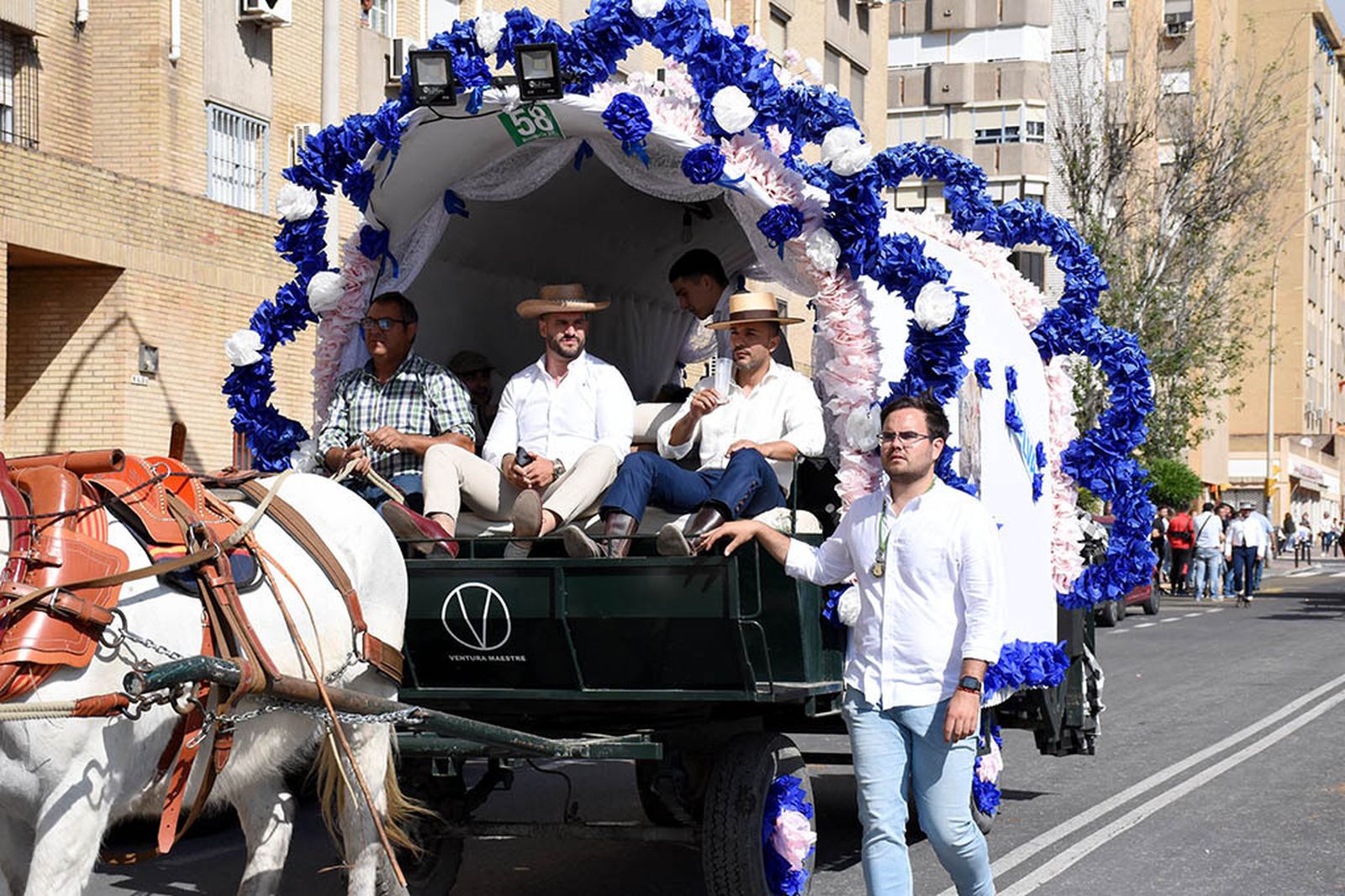 Imágenes de los carros de la Hermandad del Rocío de Huelva