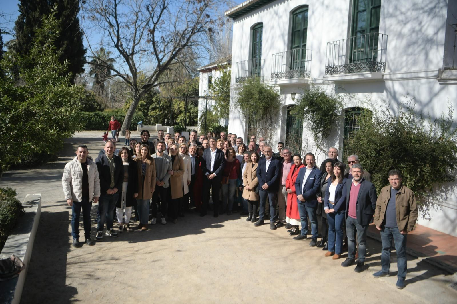 Pedro Fernández, junto a miembros destacados del PSOE granadino en la Huerta de San Vicente