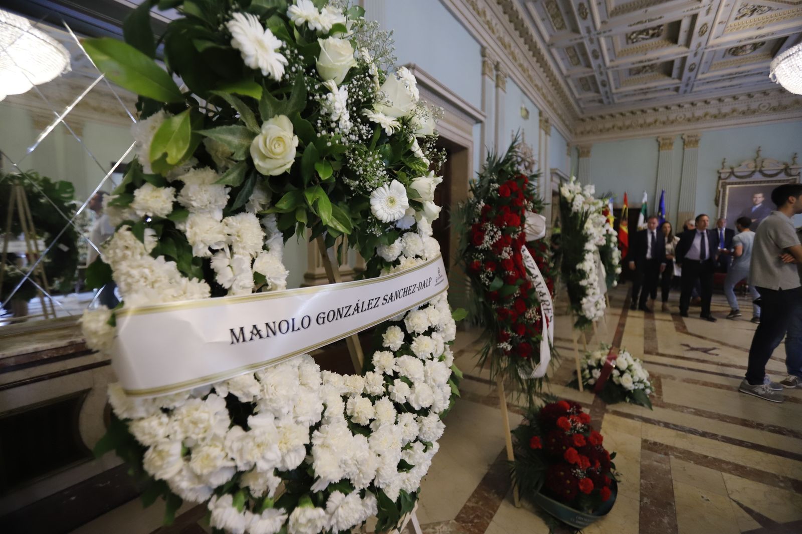 Imágenes de la capilla ardiente de Miguel Báez Espuny 'Litri' en la mañana del viernes