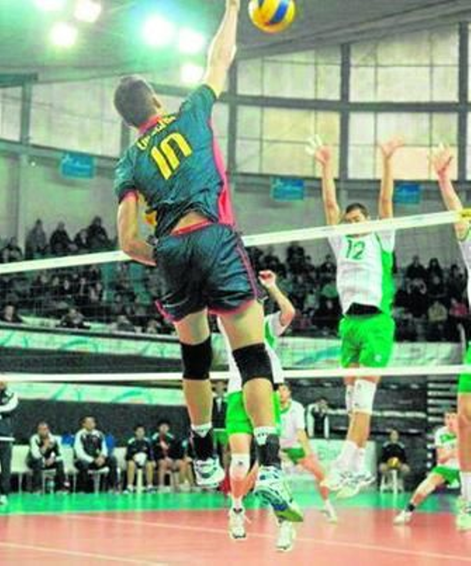 Villena, en un partido con la selección española juvenil.