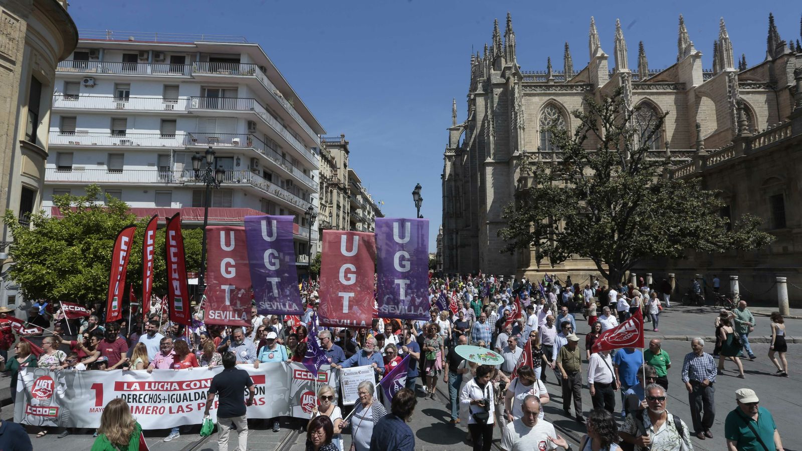 las imágenes de la  manifestación del Primero de Mayo en Sevilla