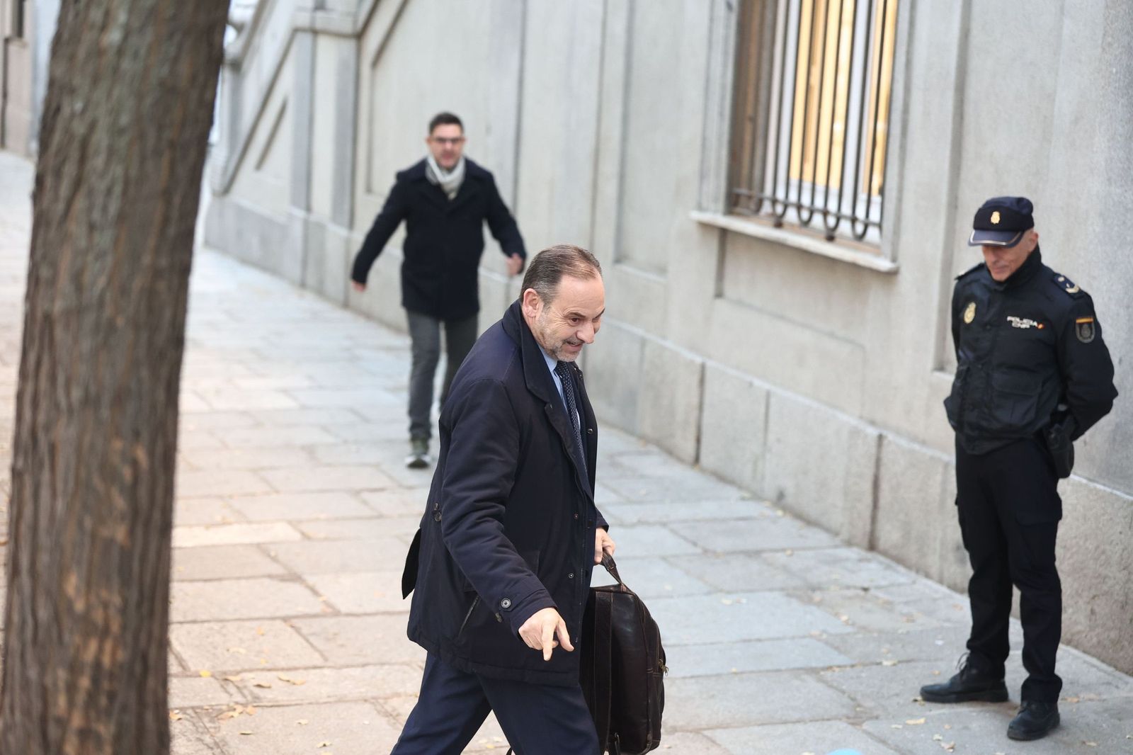 El abogado de Ábalos pide aplazar un mes el juicio por su "complejidad".