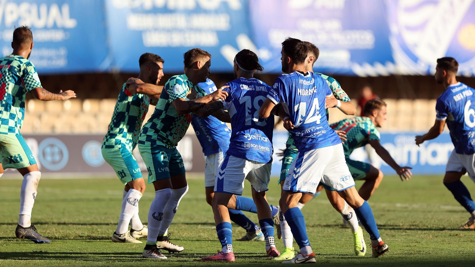 Imágenes del Xerez DFC contra el Yeclano Deportivo en Chapín