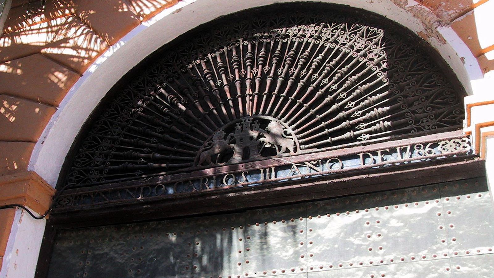 Cerrajería de la entrada.