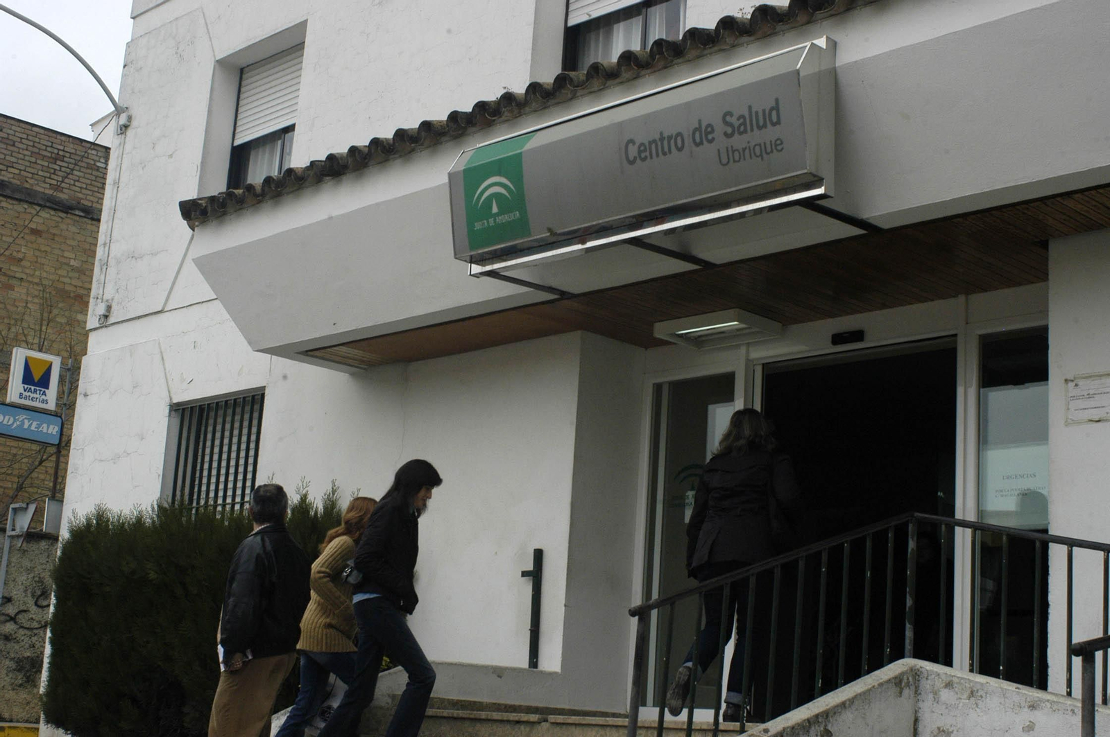 El centro de salud de la localidad ubriqueña.