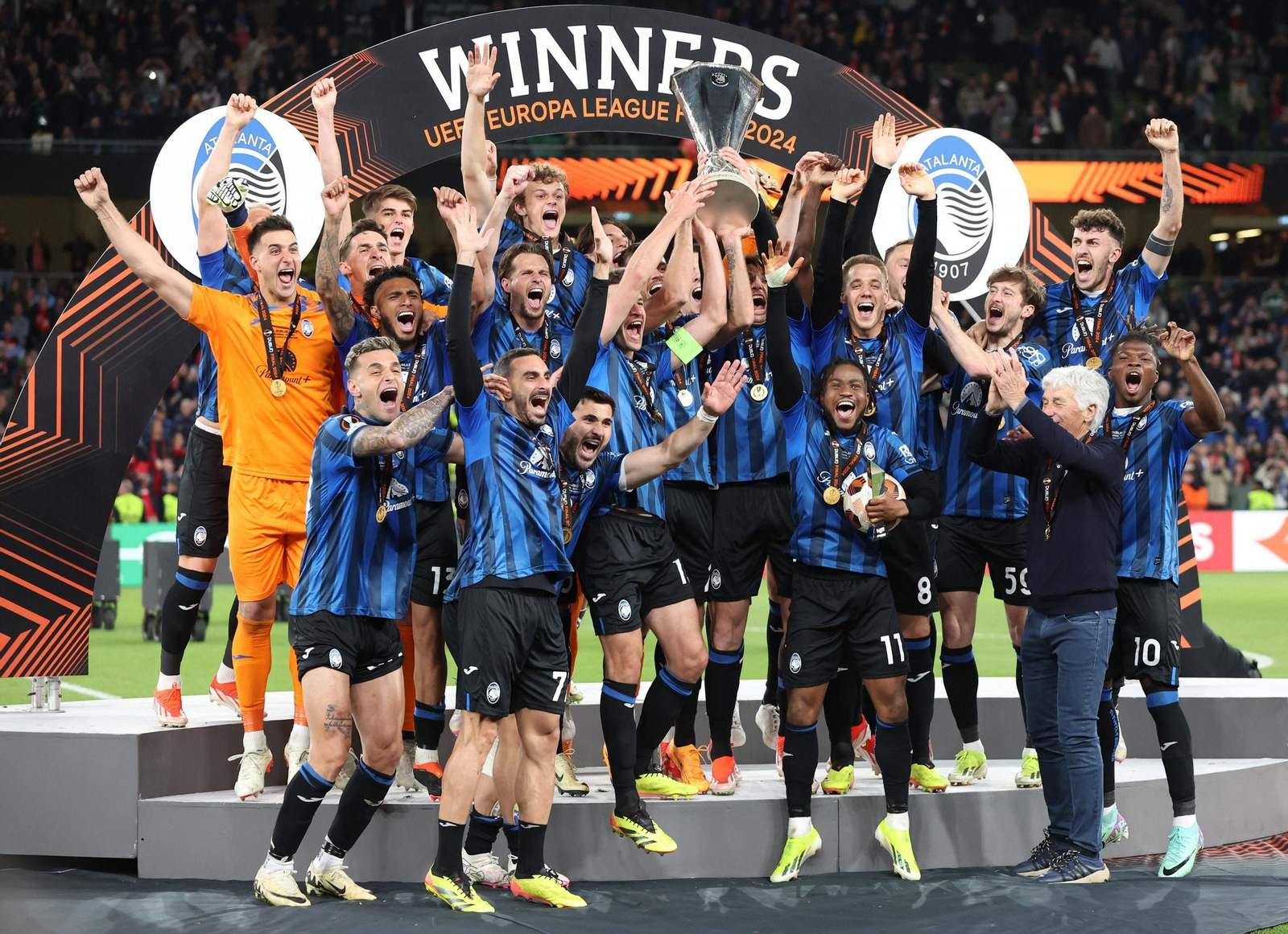 Los jugadores de la Atalanta celebran su triunfo en la Liga Europa.