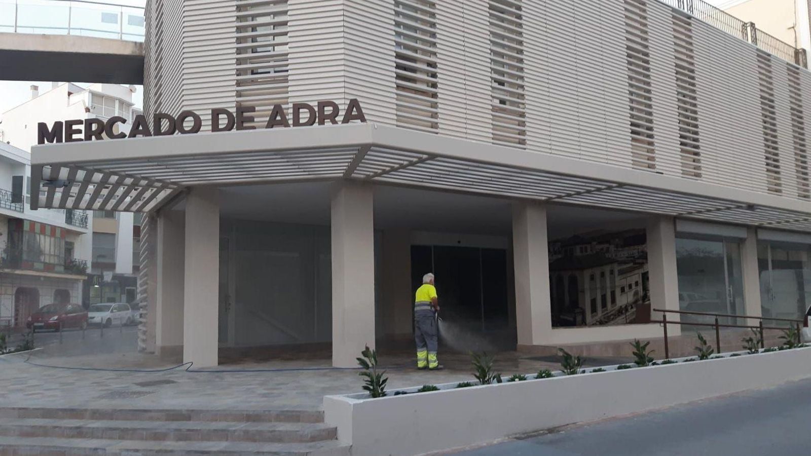 Adra es uno de los municipios que podrá reabrir los comercios.