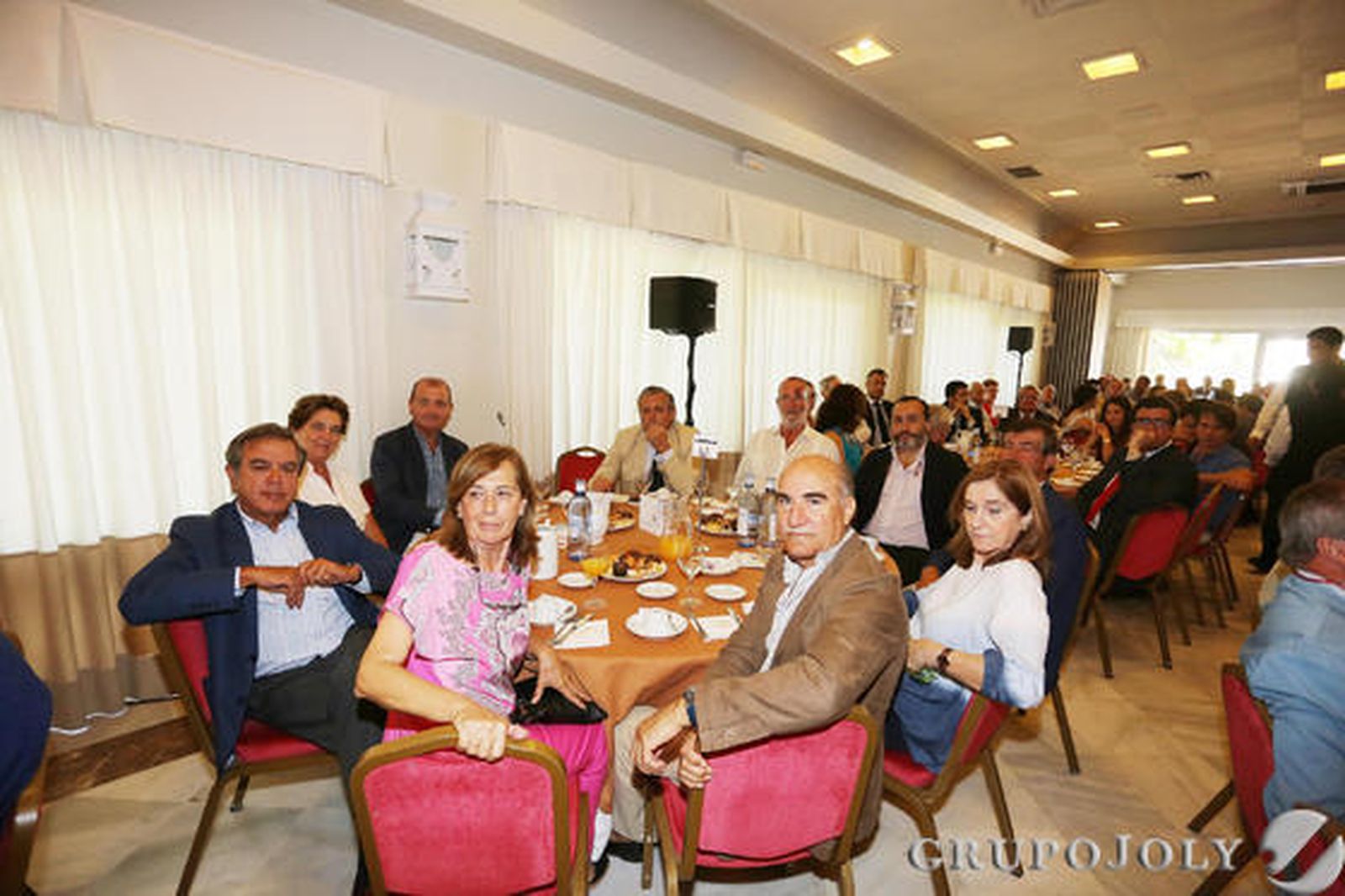 Marta Osborne, Luis Fernández, María José Osborne, Eduardo Tejada, Carlos Rivero, Juan Manuel Pardo, Emilio Lustau, Antonio León Bohórquez, María Isabel Osborne y Angel M. Moreno.

Foto: Pascual