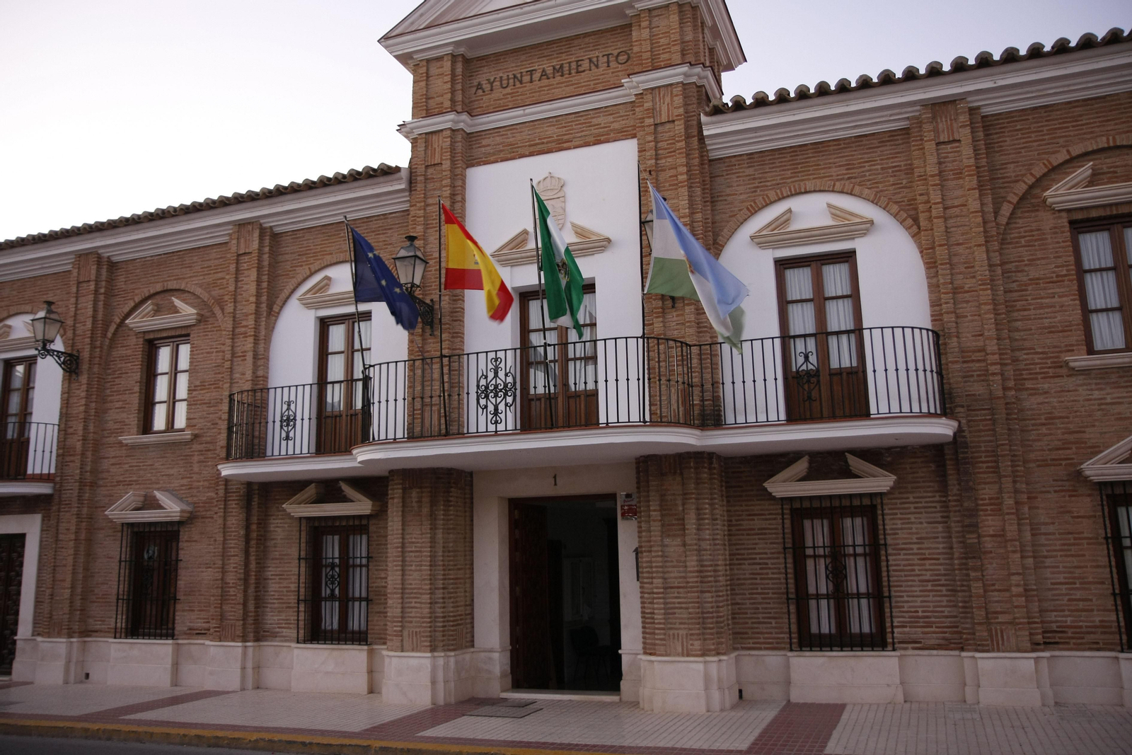 Fachada del Ayuntamiento de Sierra de Yeguas.