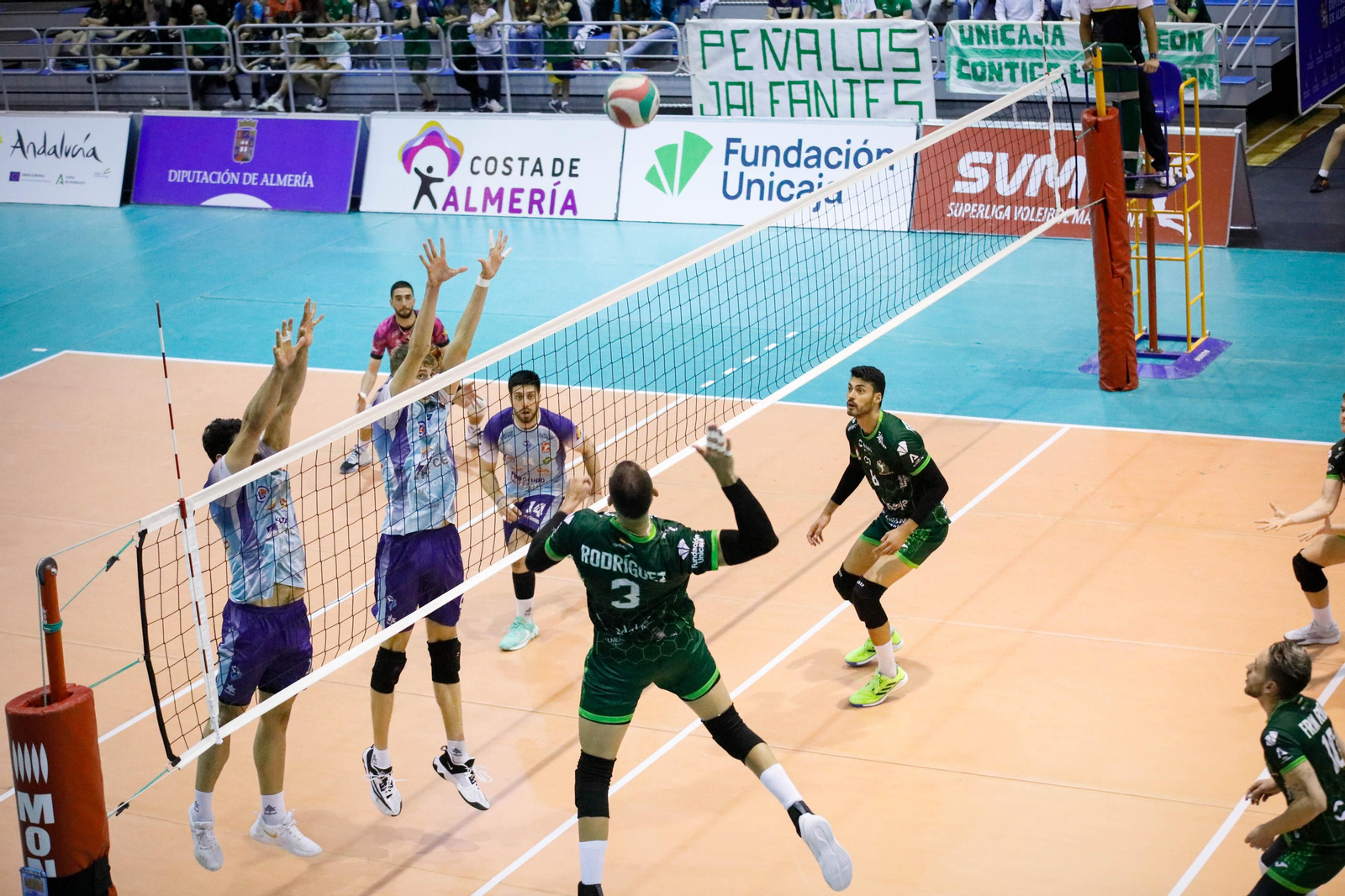 Imágenes del partido entre Unicaja Almería y Grupo Herce Soria