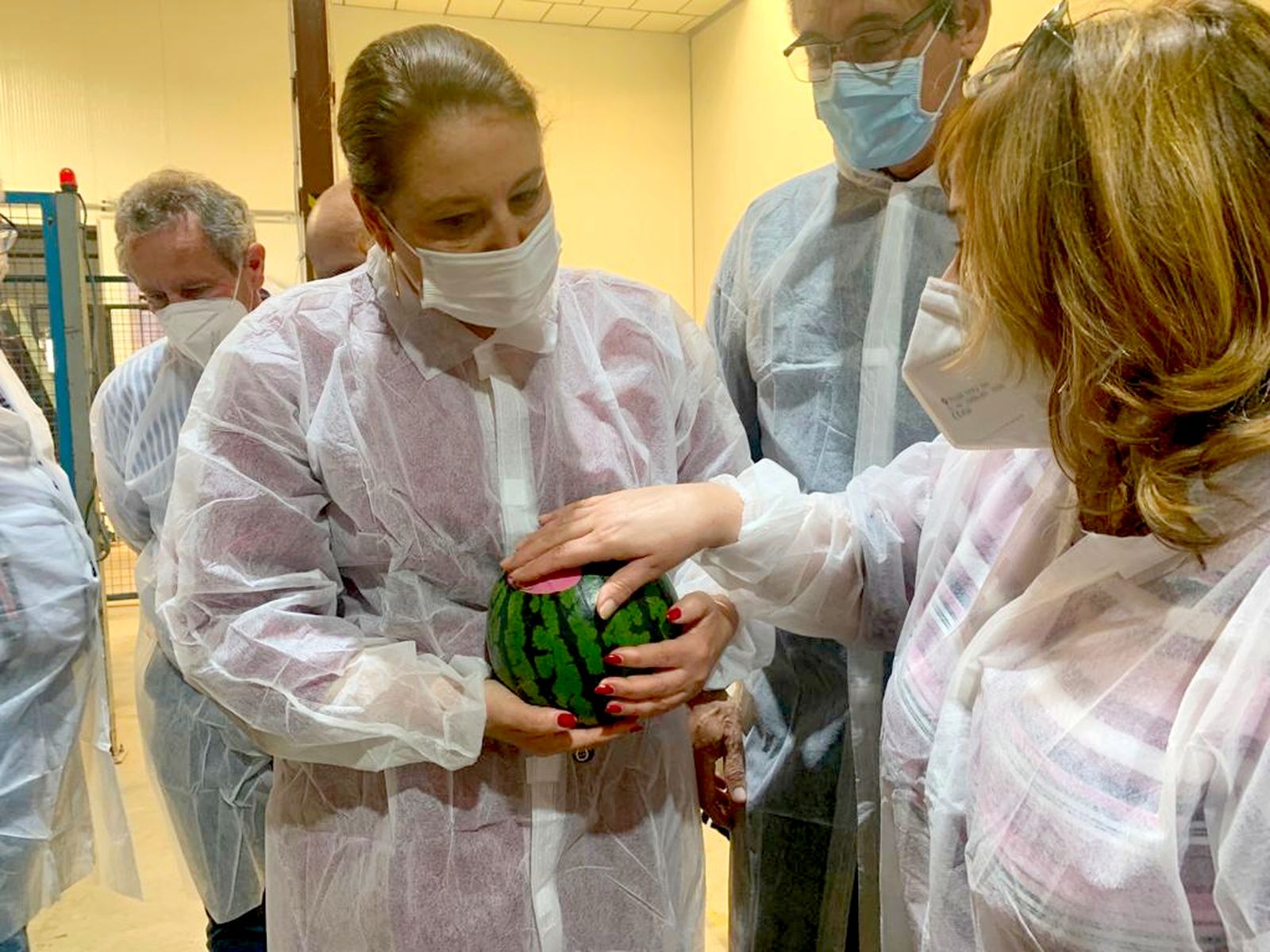 Crespo ha visitado las instalaciones de Agrupa Adra.