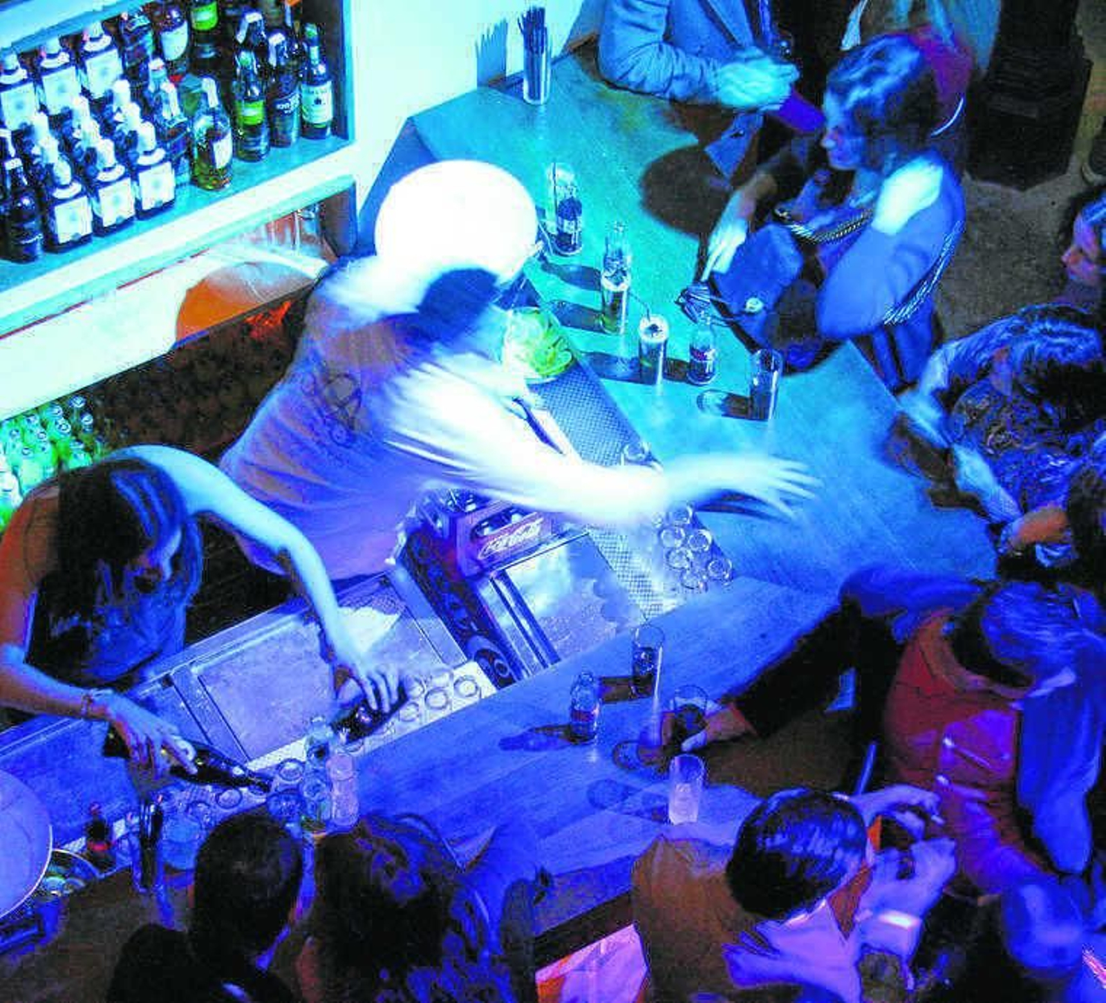 Las discotecas se podrán abrir hasta las 08:00 horas. Las discotecas se podrán abrir hasta las 08:00 horas.