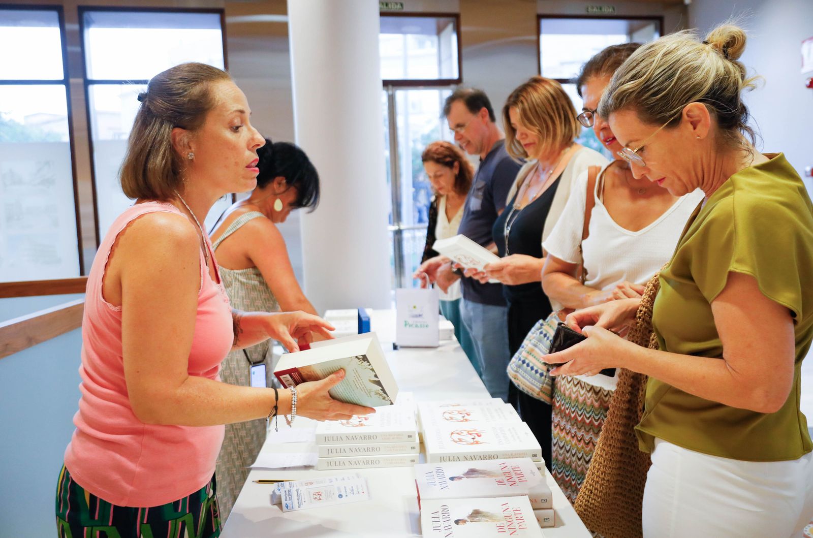 Imágenes de Diario de los Libros, con Julia Navarro
