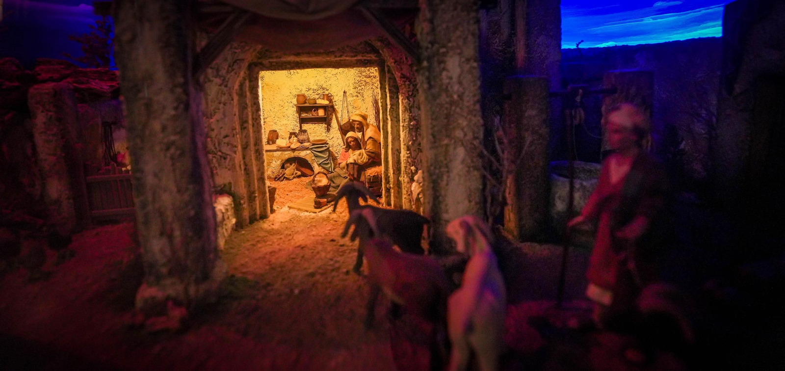 Imágenes de la exposición '50 Navidades montando el Belén' en Jerez