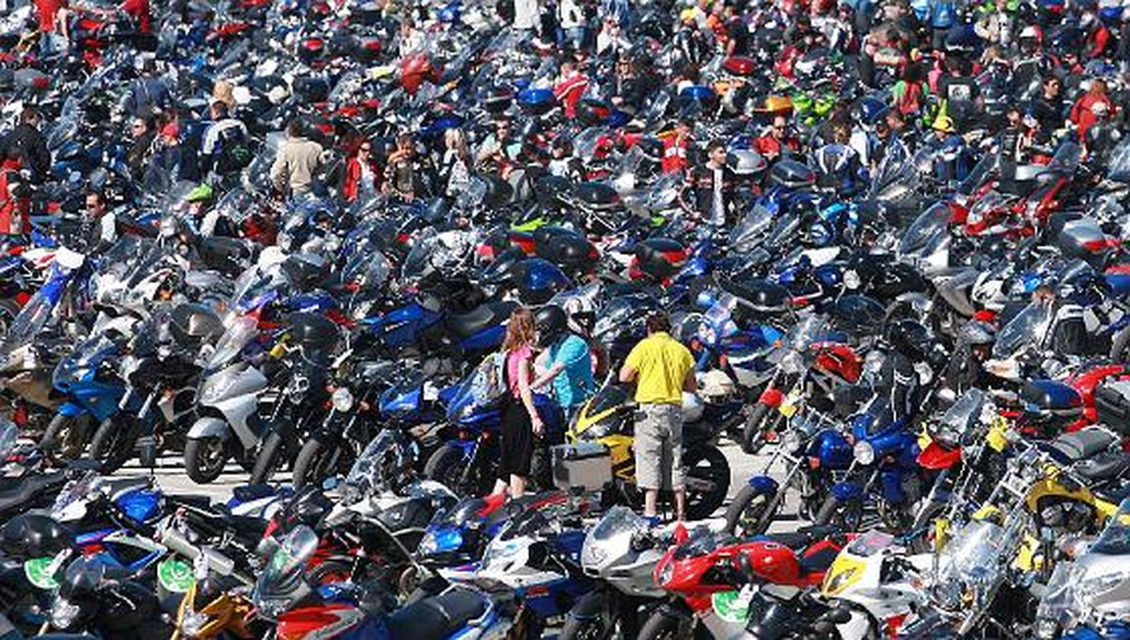 Miles de motos inundan las carreteras de la provincia. 

Foto: Pascual y Juan Carlos Toro