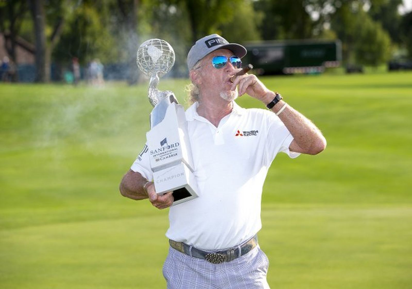Jiménez celebra su título en el Sanford International.