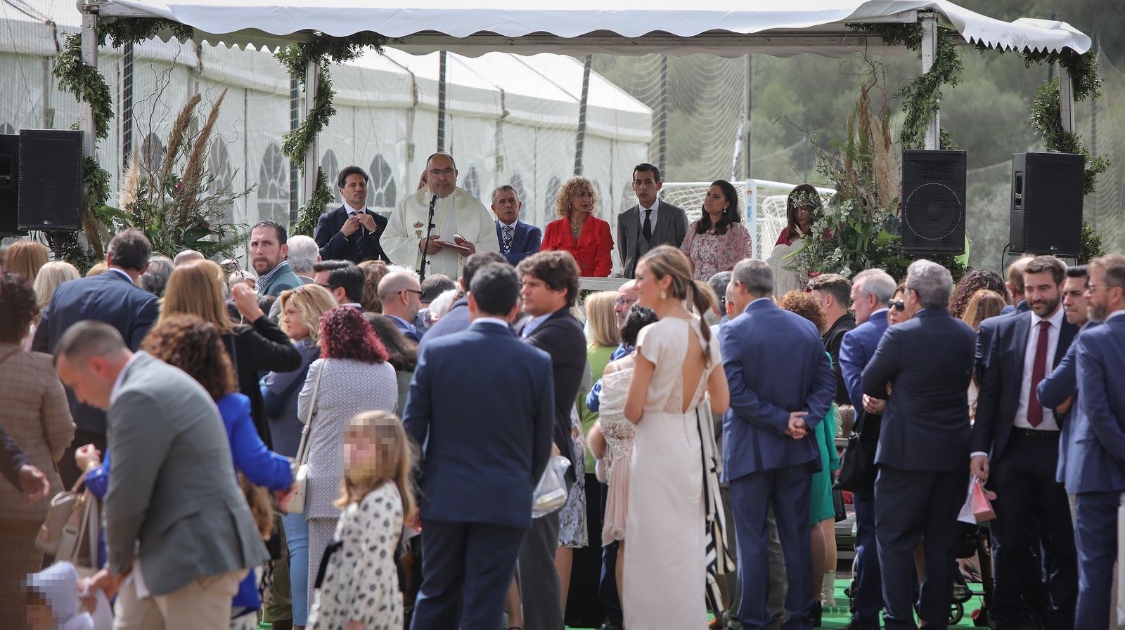 Artistas, políticos y empresarios en el bautizo de los nietos de José Luis López en Jerez